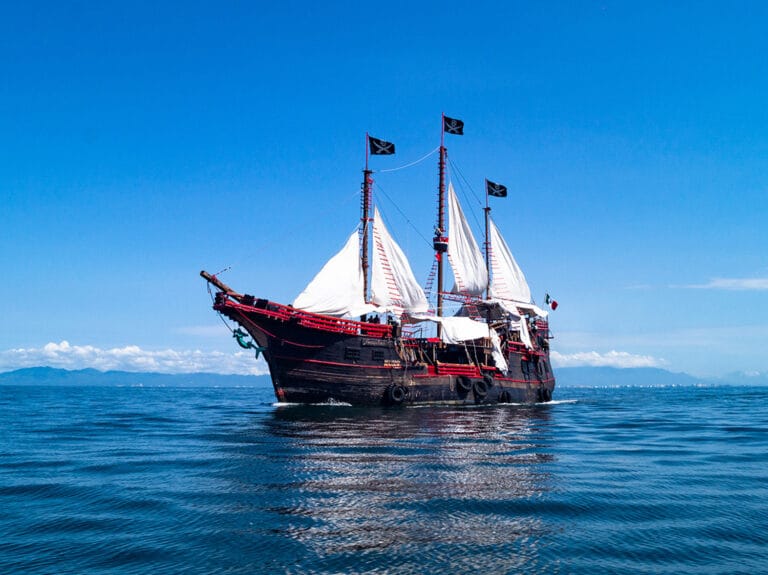 boat pirate ship vallarta puerto vallarta 1 768x575
