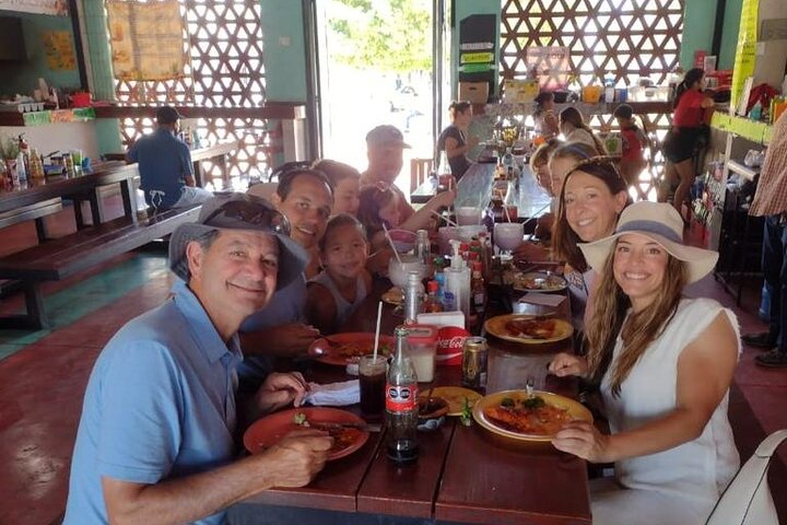 touristeating juanmoretacotours puerto vallarta 1