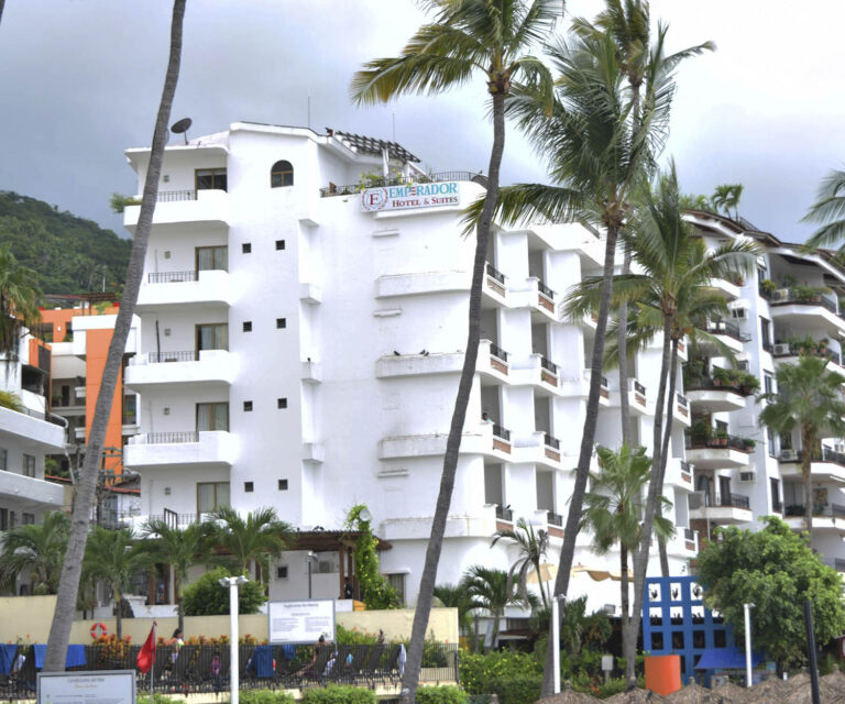 building emperador hotel suites puerto vallarta 1.jpg 1.jpg 1 768x640