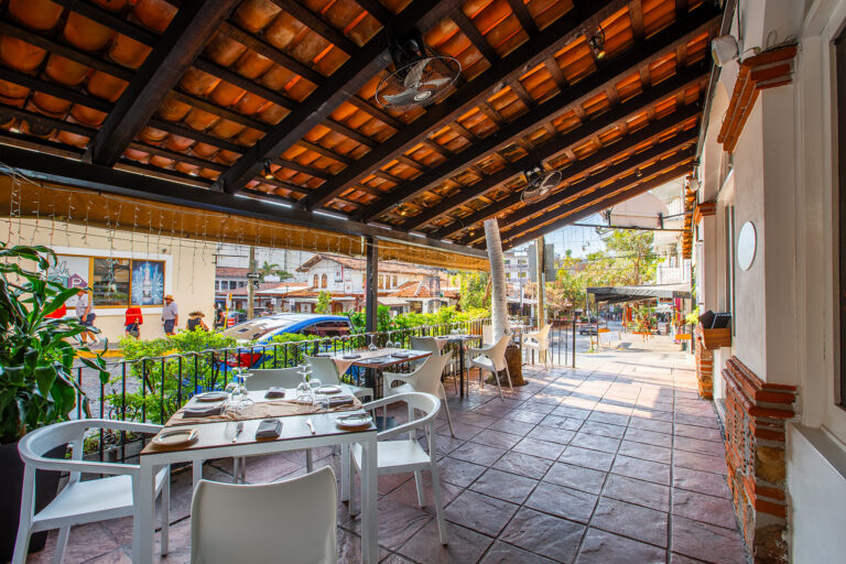 restaurant olas atlas suites puerto vallarta 1 768x512
