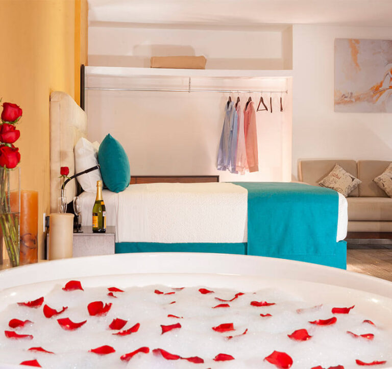 room container inn hotel aeropuerto puerto vallarta1 1 768x723