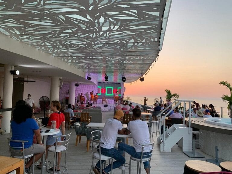 balcony top sky bar and restaurante puerto vallarta 768x576
