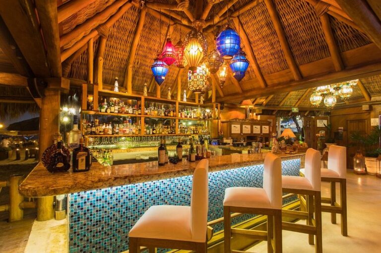 bar el dorado restaurant puerto vallarta 768x511