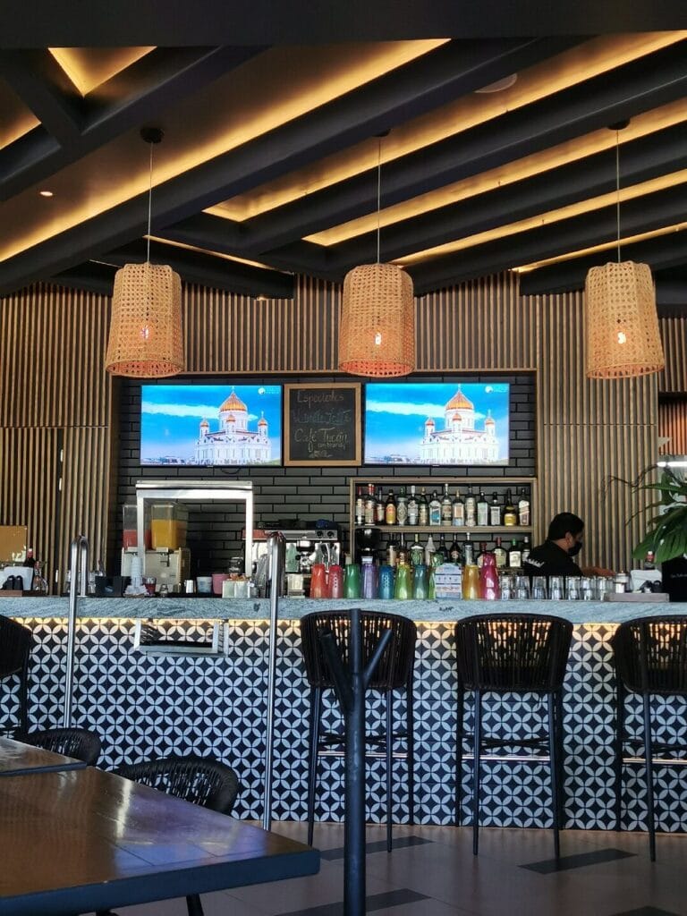 bar fredys tucan fluvial puerto vallarta 768x1024