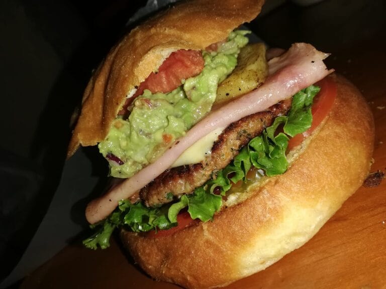 burger hamburguesas y algo mas puerto vallarta1 768x576