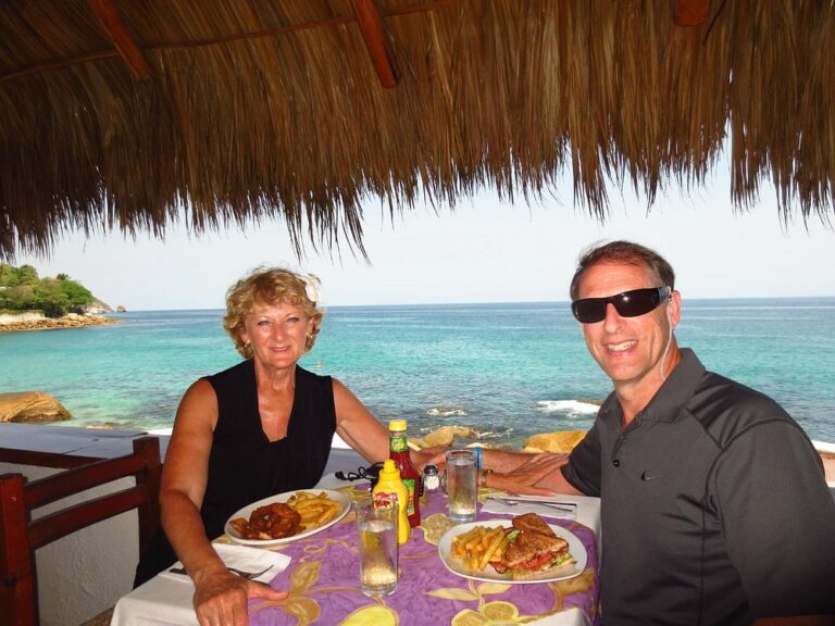 customer restaurante los girasoles puerto vallarta 768x576