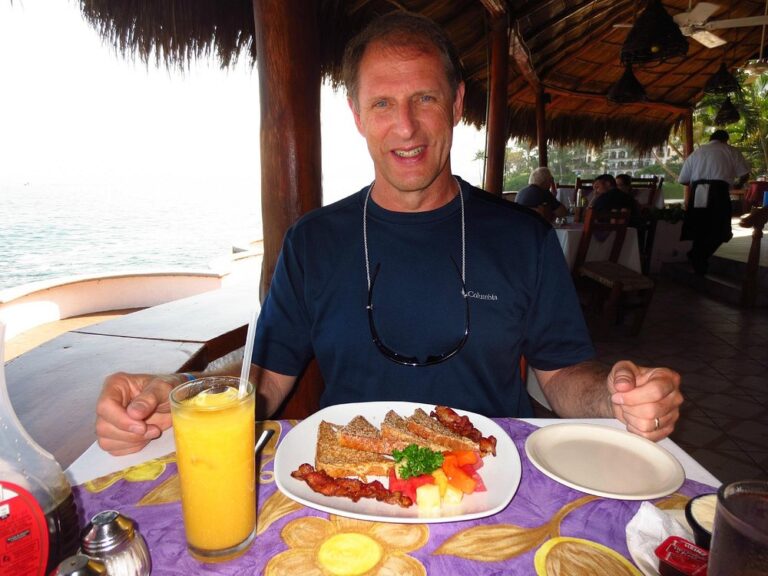 customer restaurante los girasoles puerto vallarta1 768x576