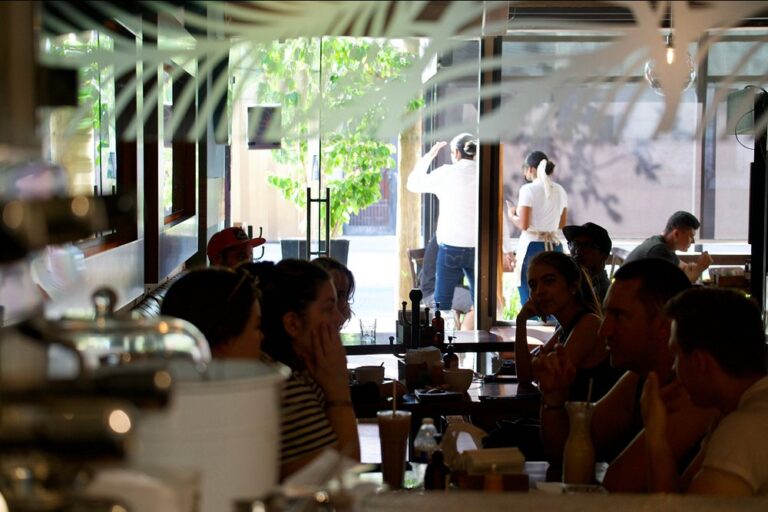 customers natureza versalles puerto vallarta 768x512