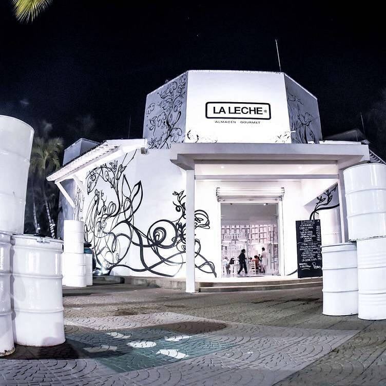 exterior la leche puerto vallarta