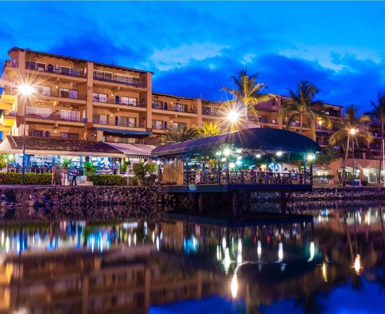 exterior la terrazza di roma puerto vallarta 768x626