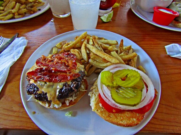 food derby city burgers puerto vallarta 768x576