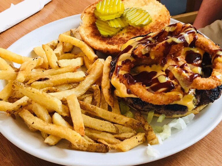 food derby city burgers puerto vallarta1 768x576