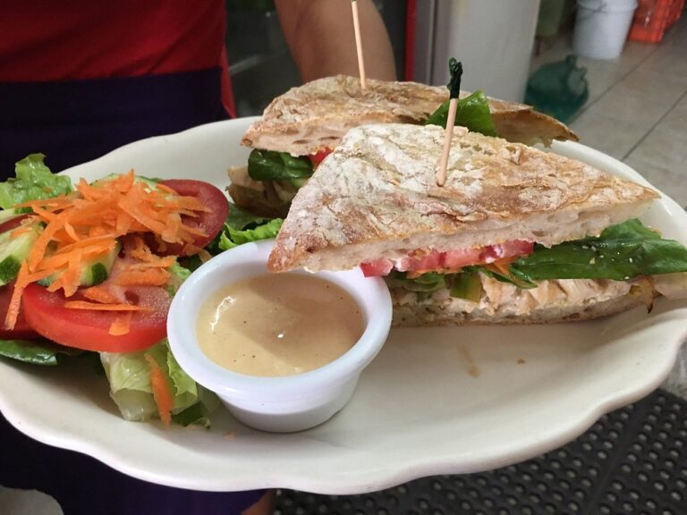 food noah s cafe bar puerto vallarta 768x576