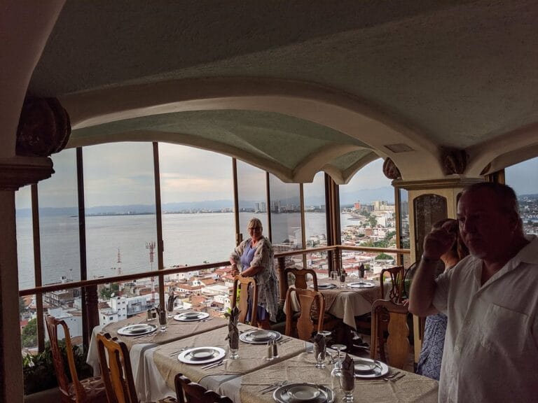 interior el panorama puerto vallarta 768x576
