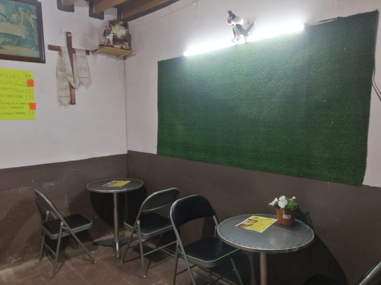 interior hamburguesas y algo mas puerto vallarta 768x576