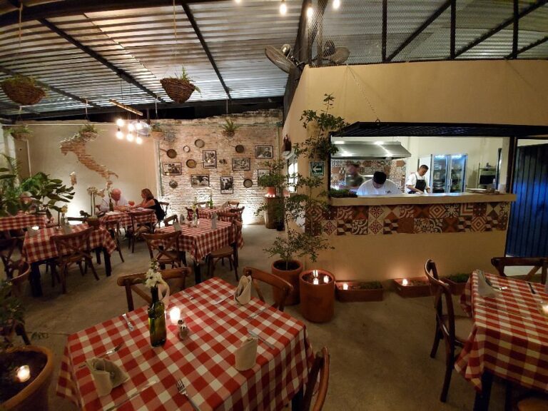 interior la tosca puerto vallarta2 768x576