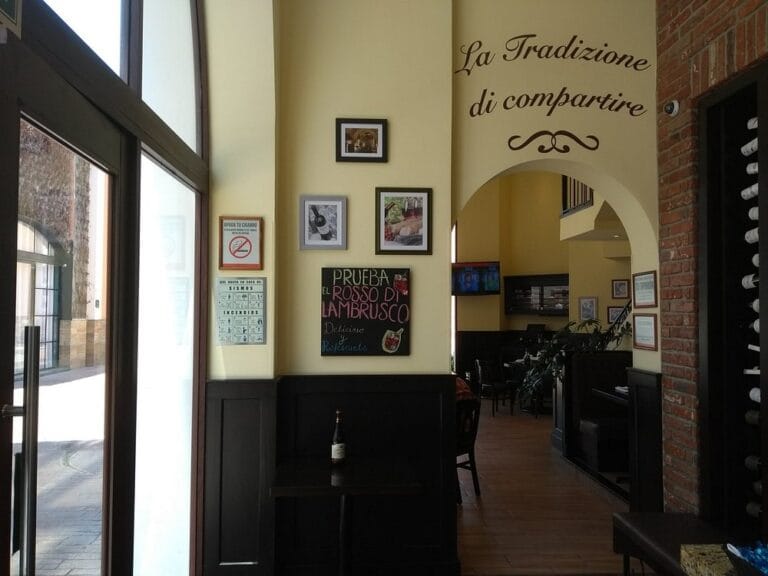 interior restaurant italiannis puerto vallarta 768x576