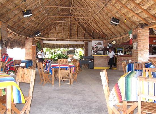 interior restaurante las carmelitas puerto vallarta