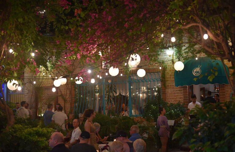 outside archie s wok puerto vallarta 768x496
