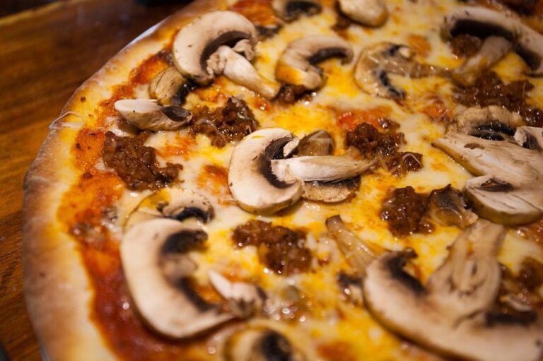 pizza zeferinos pizza puerto vallarta2 768x511