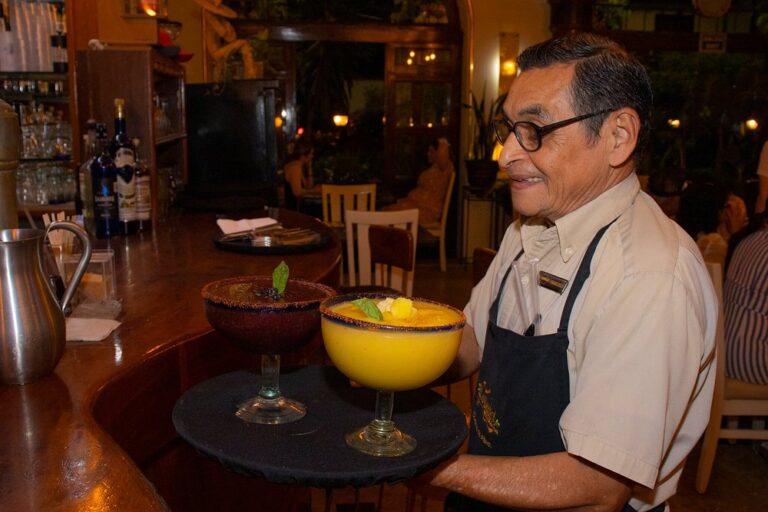 serving drinks el andariego restaurante bar puerto vallarta 768x512