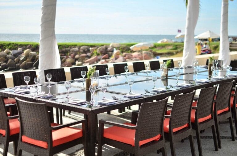 table arrecifes seafood steakhouse puerto vallarta 768x508