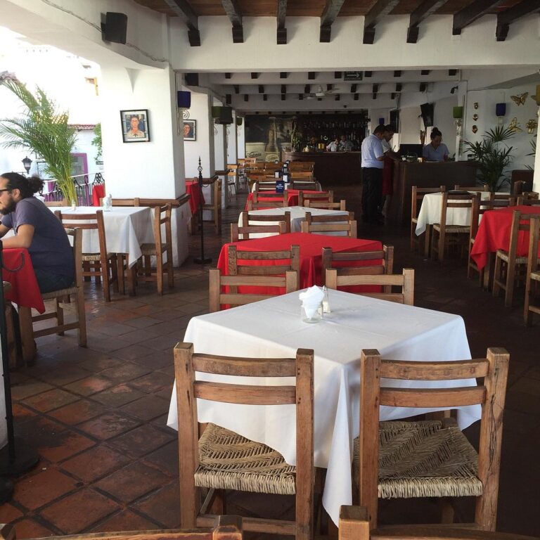 tables bar oceano restaurante puerto vallarta1 768x768